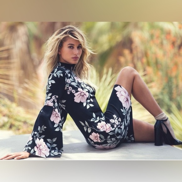 GUESS floral print scuba dress with bell sleeves. XS - Picture 3 of 8